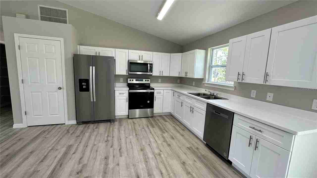 327 Lester Ave S - Photo 2 of 17