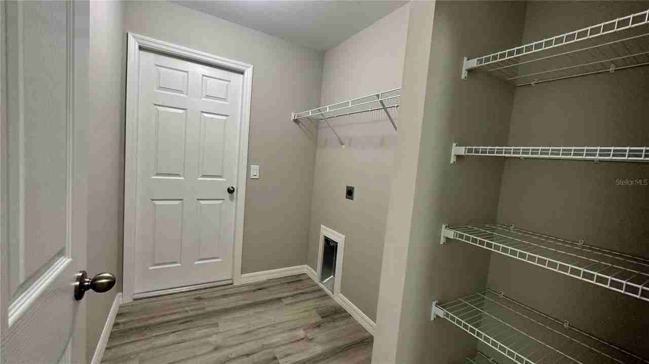 327 Lester Ave S - Photo 6 of 17