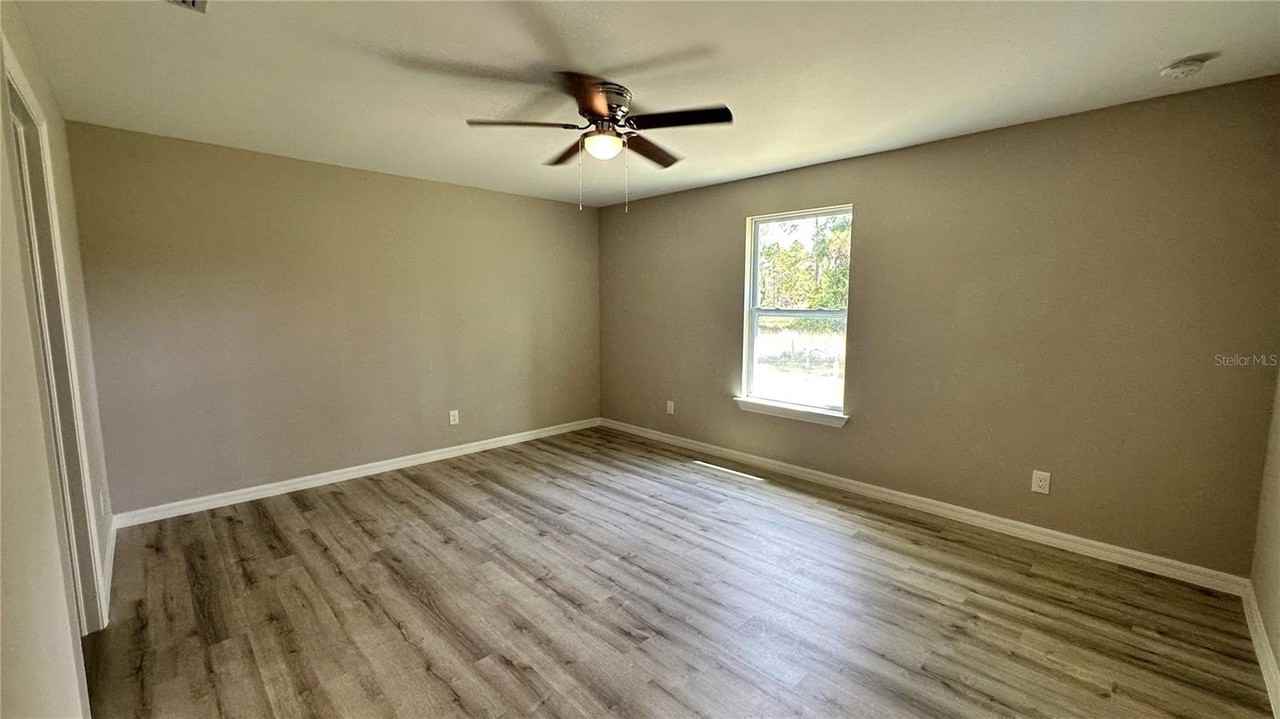 327 Lester Ave S - Photo 7 of 17