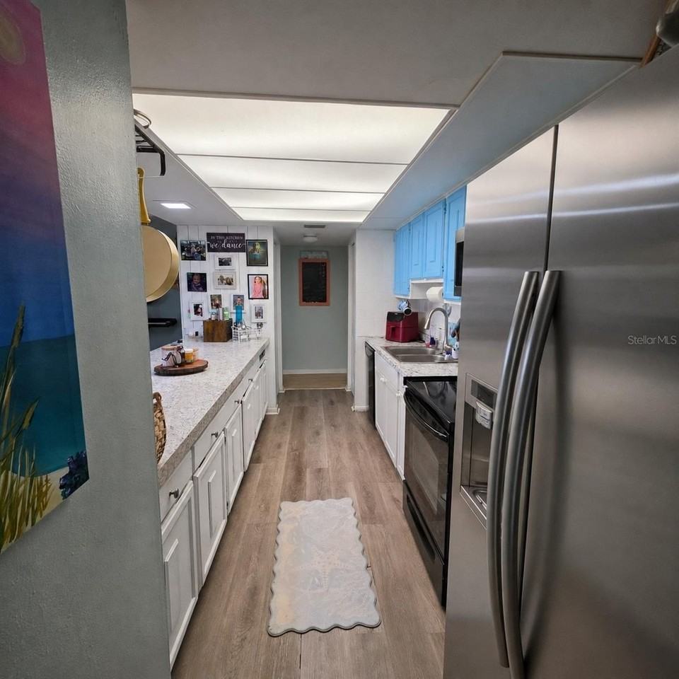 512 2nd St #5 - Photo 3 of 22