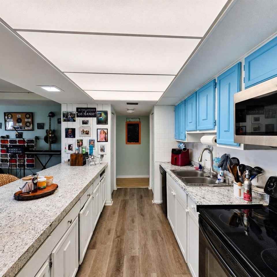 512 2nd St #5 - Photo 4 of 22
