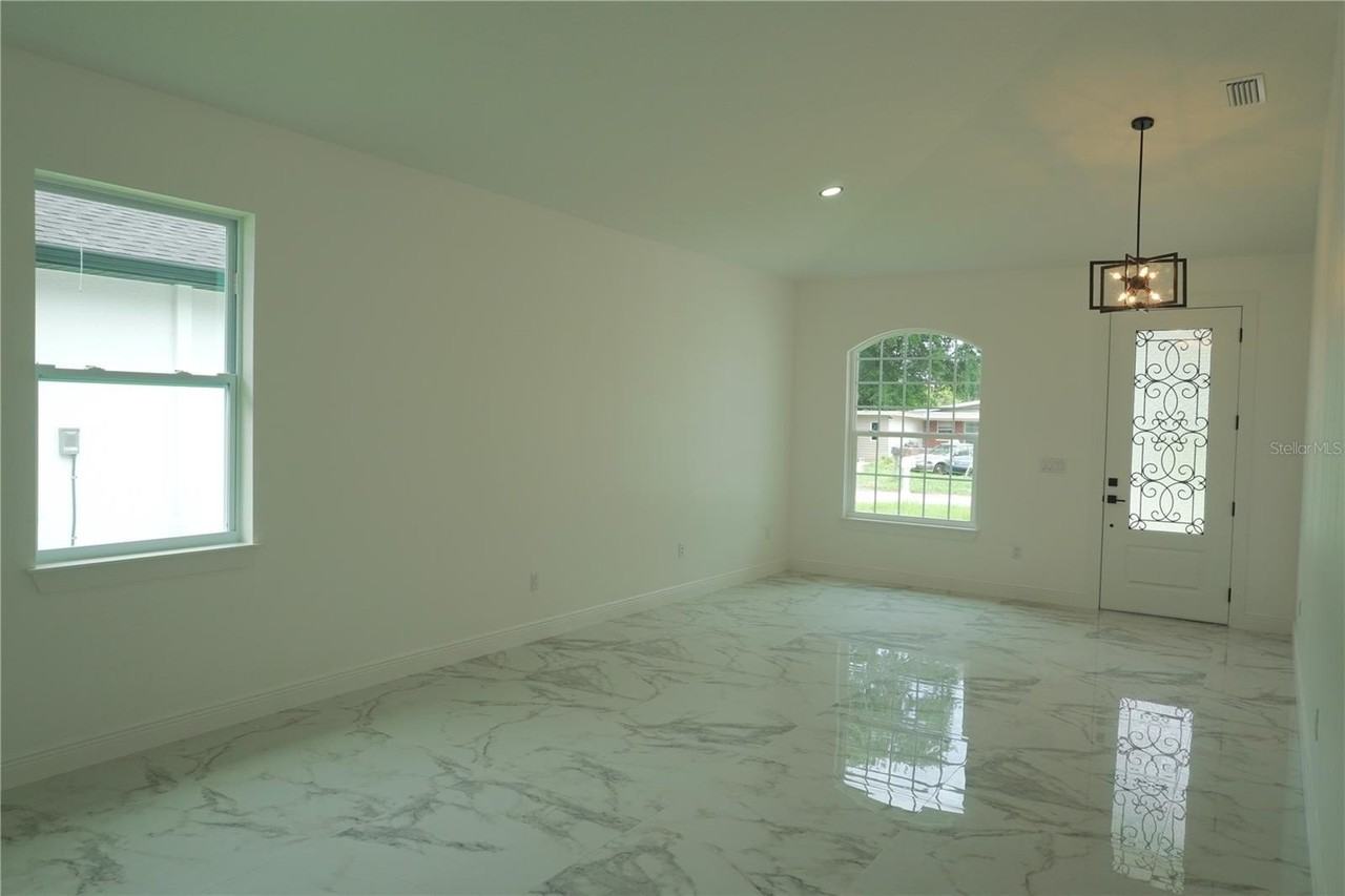 8926 N Orleans Ave - Photo 5 of 46