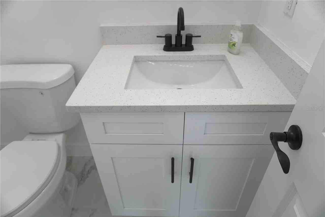 8926 N Orleans Ave - Photo 7 of 46