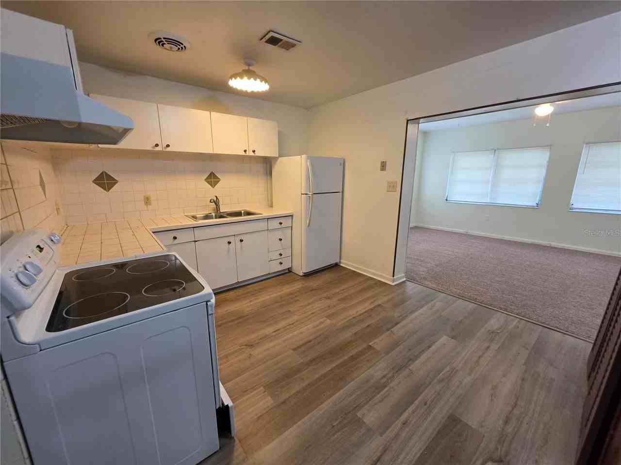 1103 N Crystal Ter - Photo 4 of 21
