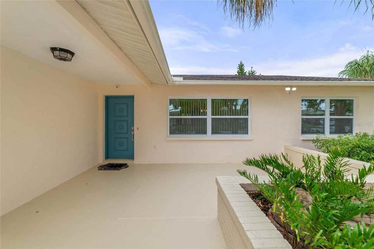4243 Chipmunk Dr - Photo 3 of 50