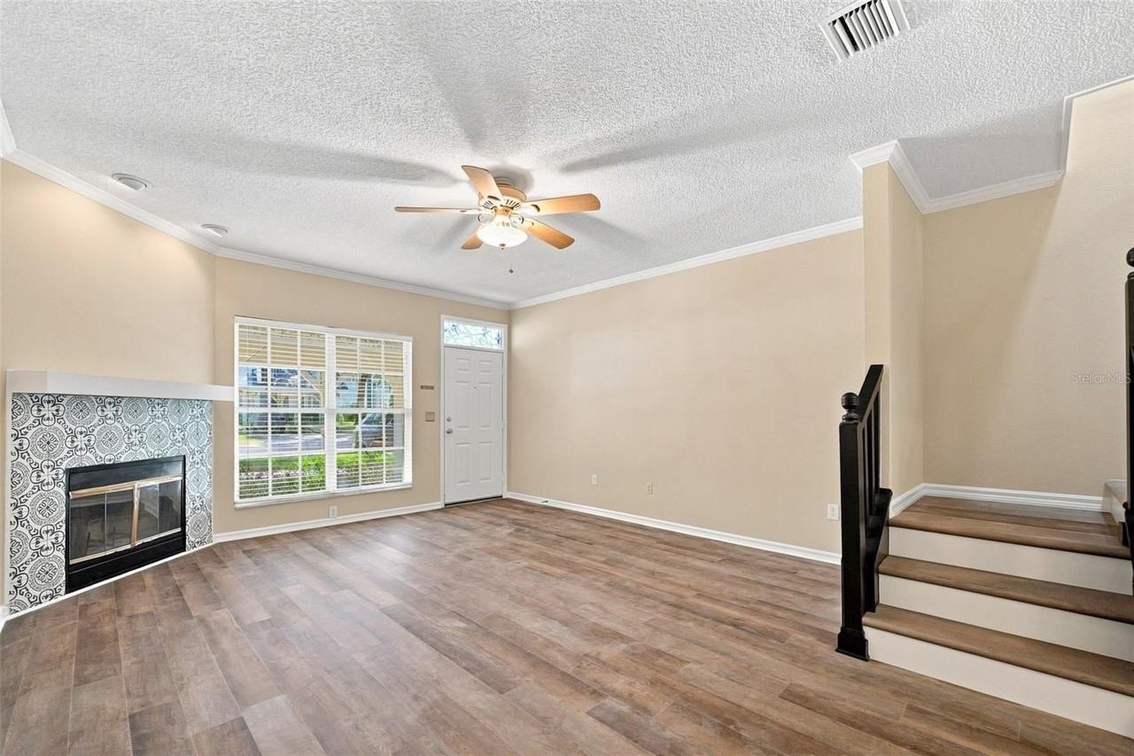 2725 Penzance St - Photo 4 of 42