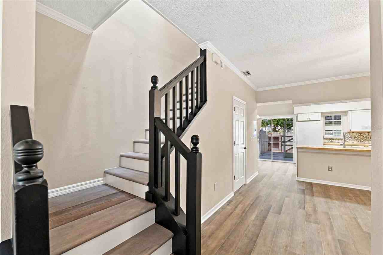 2725 Penzance St - Photo 7 of 42