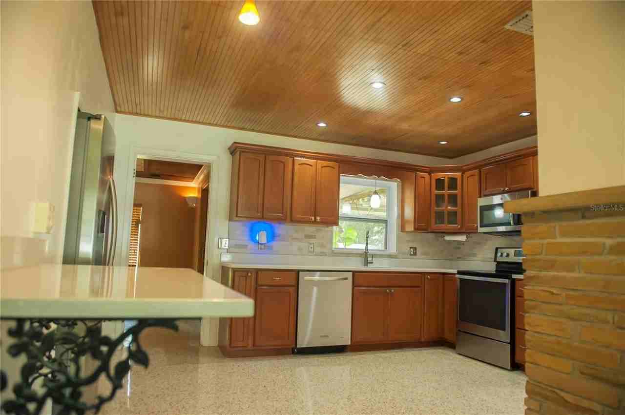 904 Brookside Dr - Photo 6 of 35