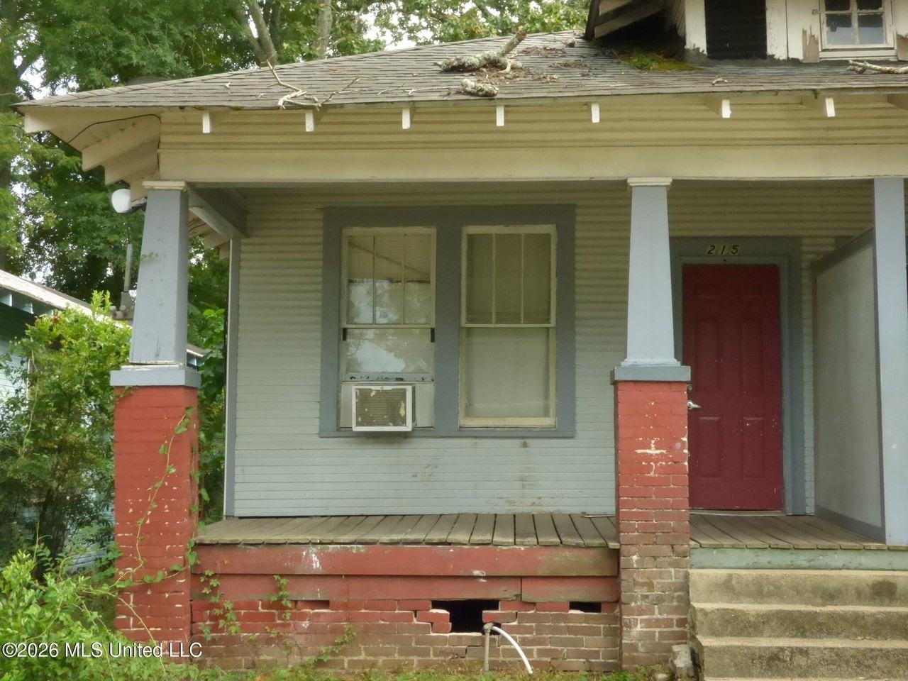215 Thompson St