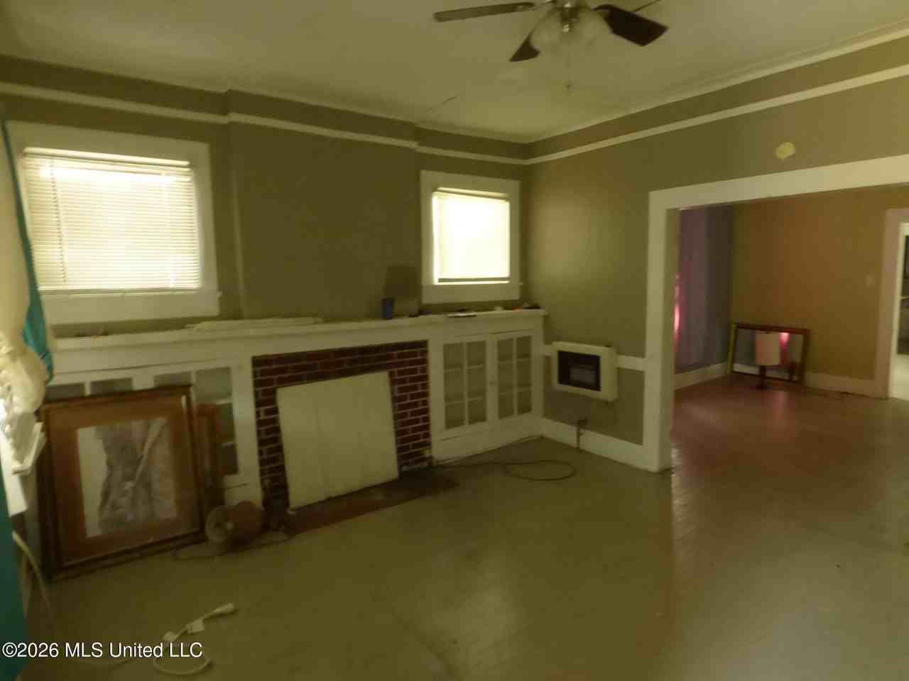 215 Thompson St - Photo 2 of 13