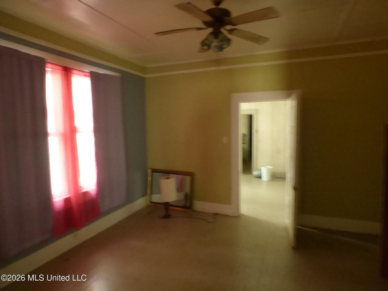 215 Thompson St - Photo 3 of 13