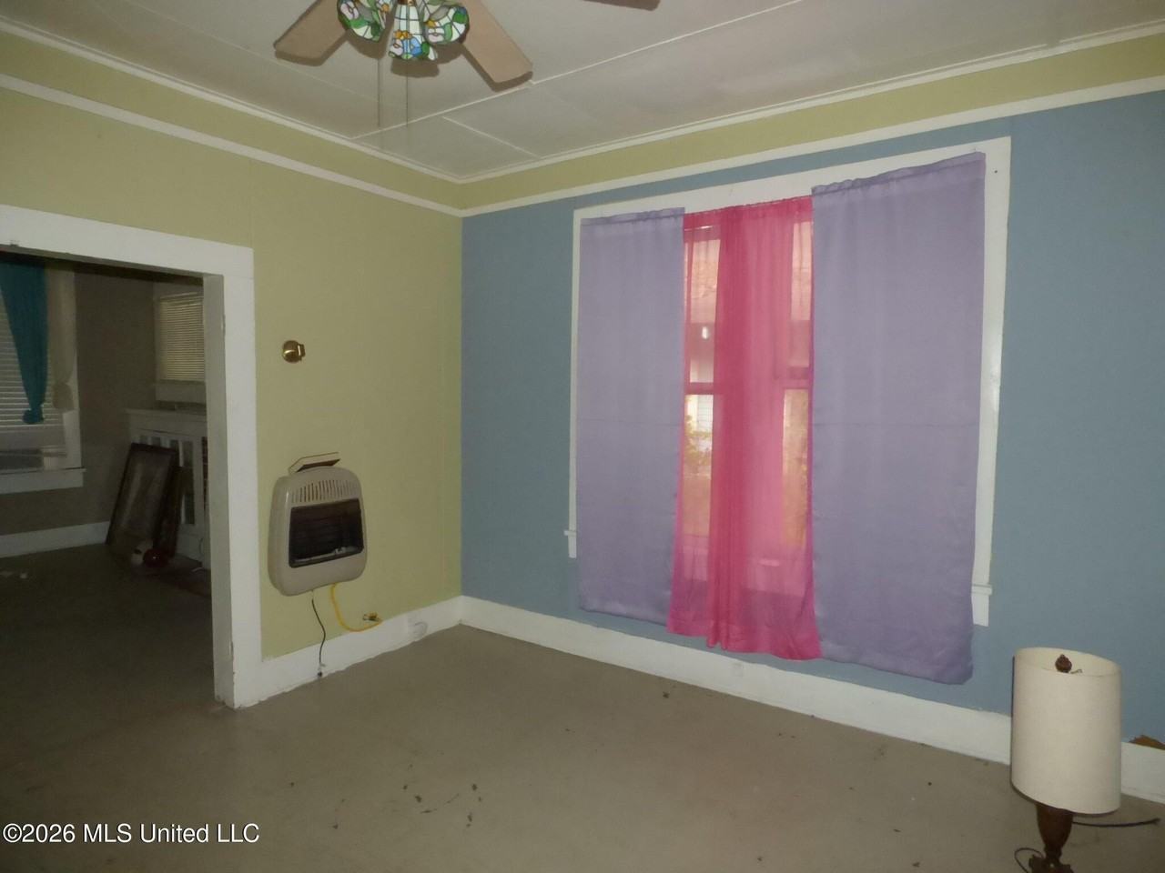 215 Thompson St - Photo 5 of 13
