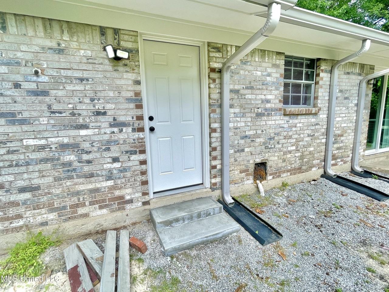 7402 Joy Dr - Photo 3 of 18