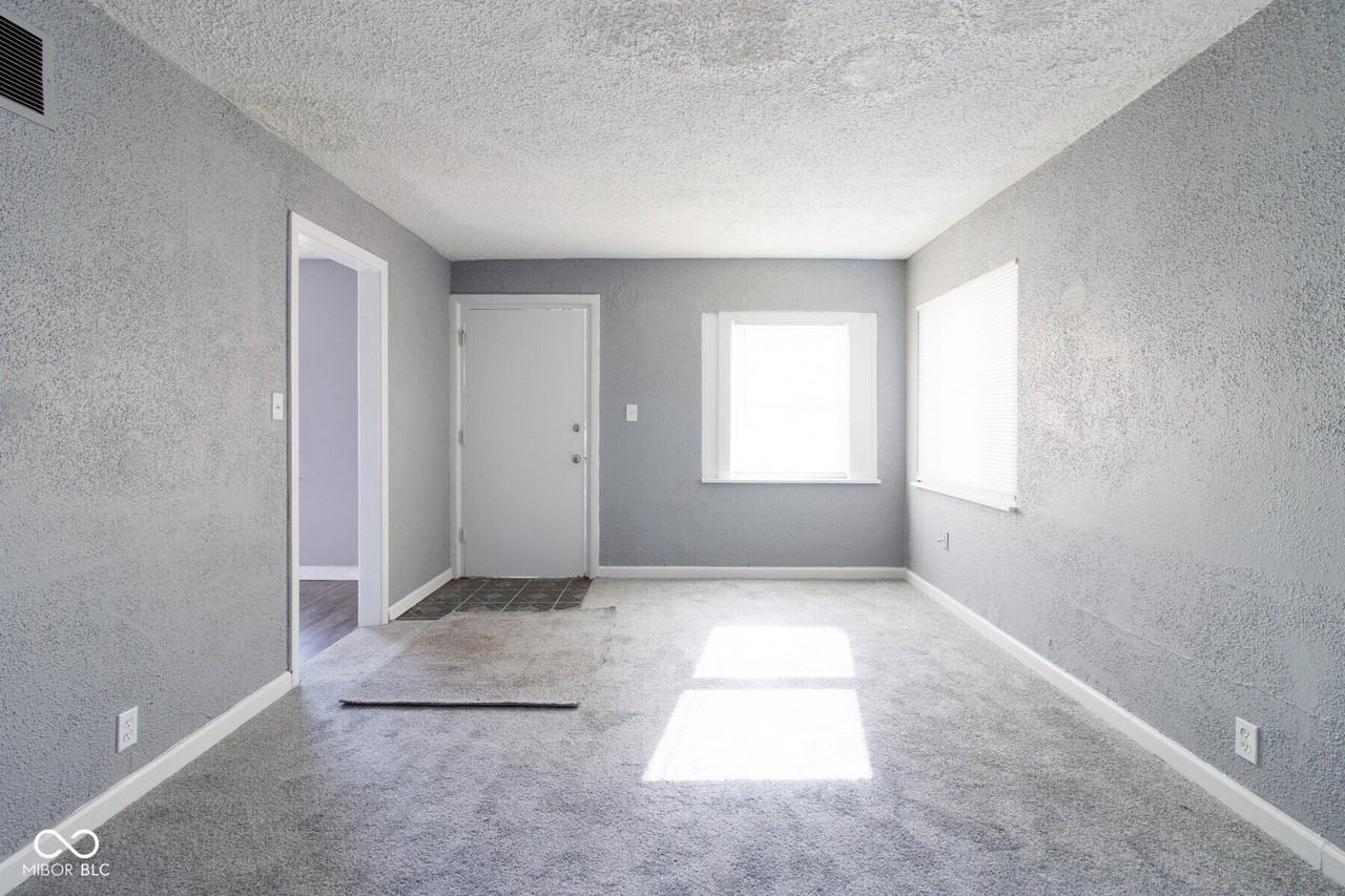 3016 N Gladstone Ave - Photo 2 of 13