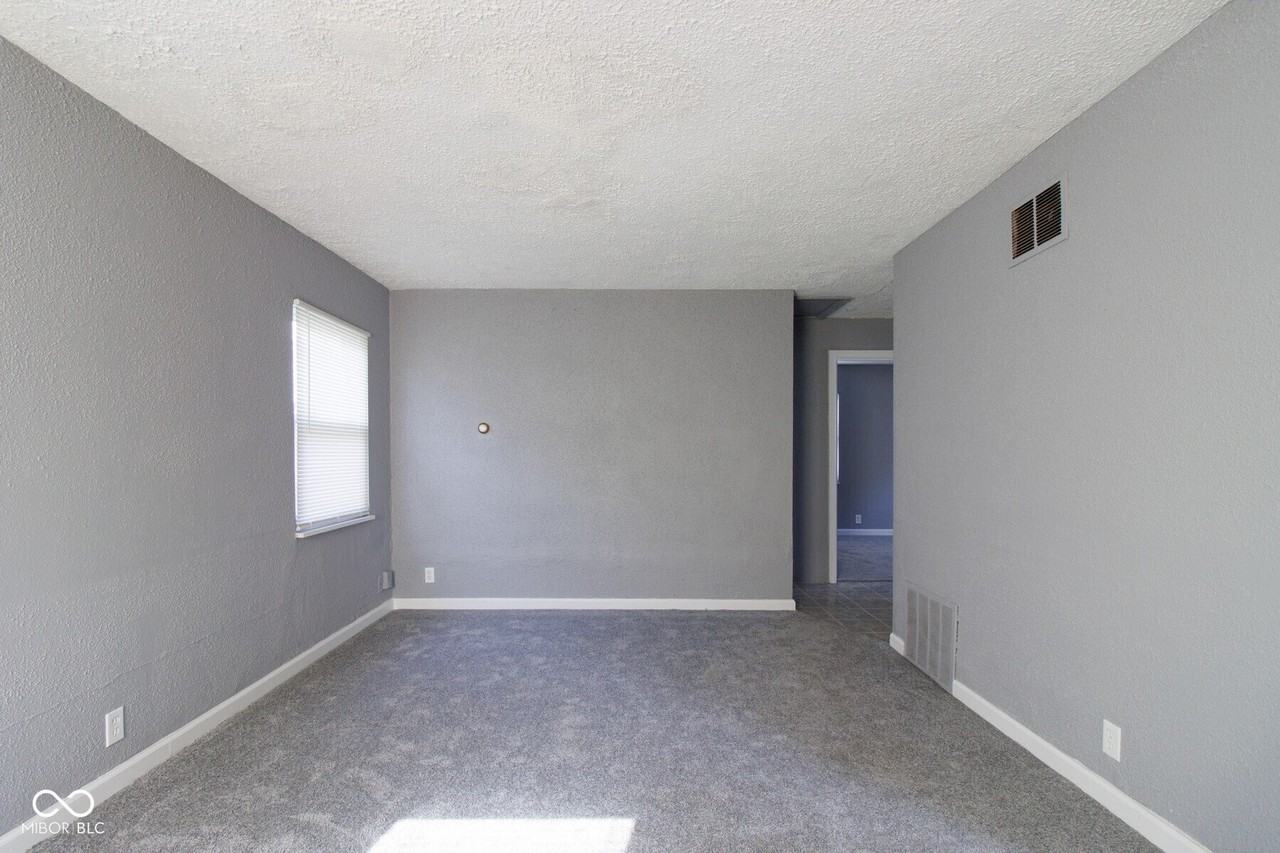 3016 N Gladstone Ave - Photo 3 of 13