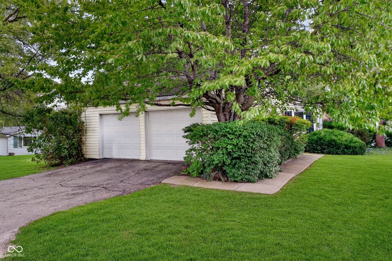 3916 W 96th St - Photo 4 of 26