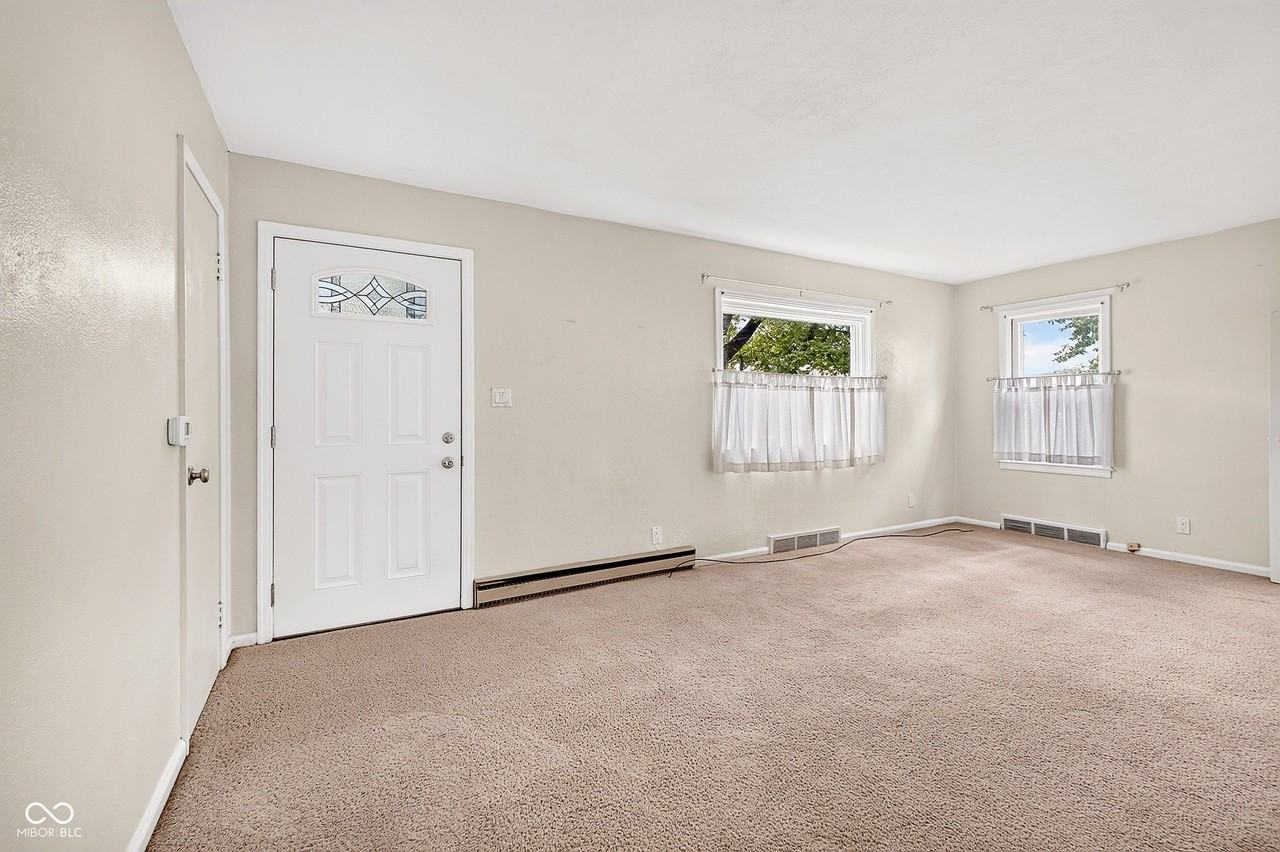 3916 W 96th St - Photo 5 of 26