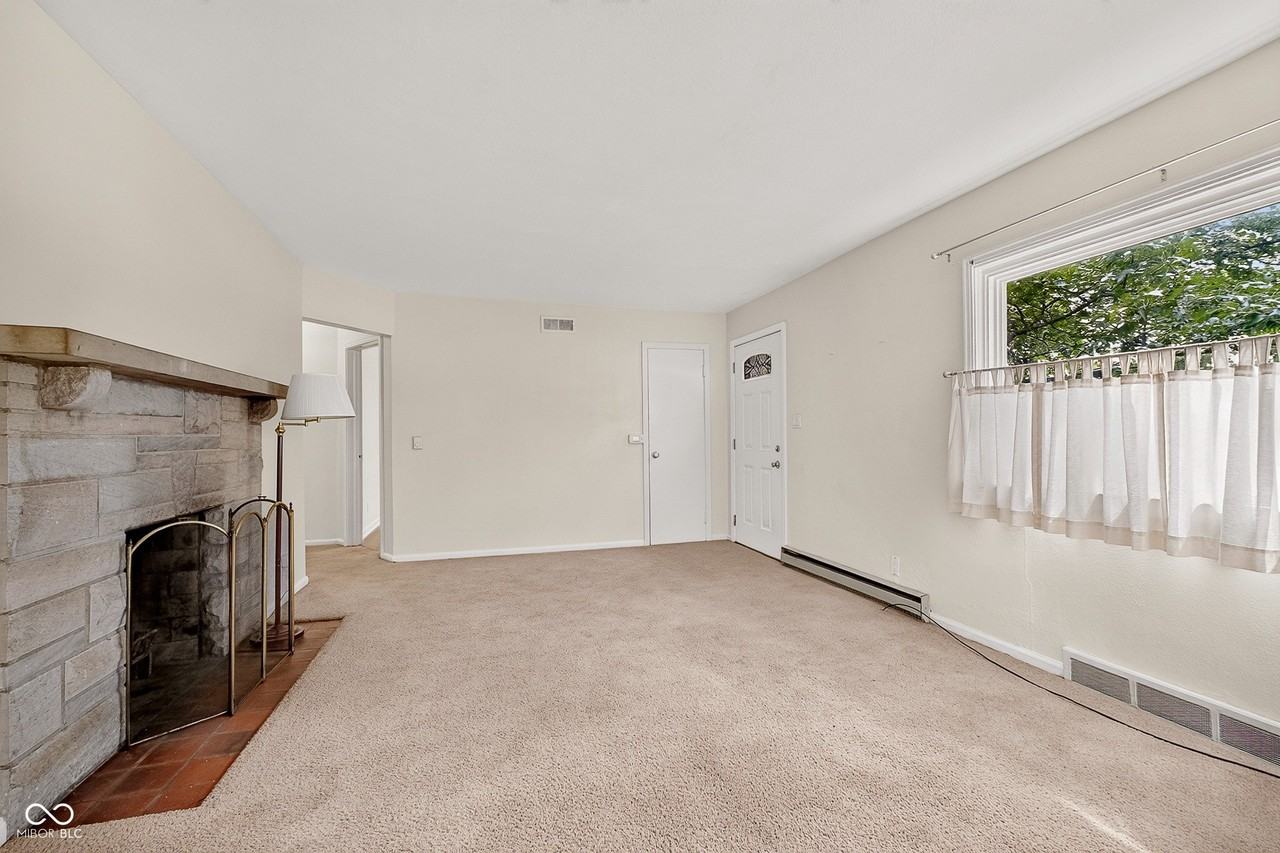 3916 W 96th St - Photo 7 of 26
