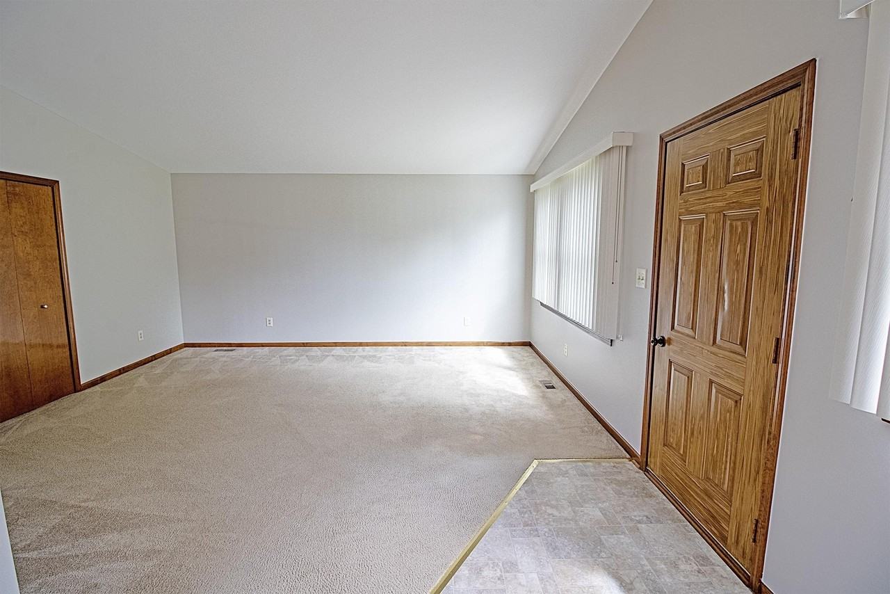 39359 Muffatt St - Photo 3 of 11
