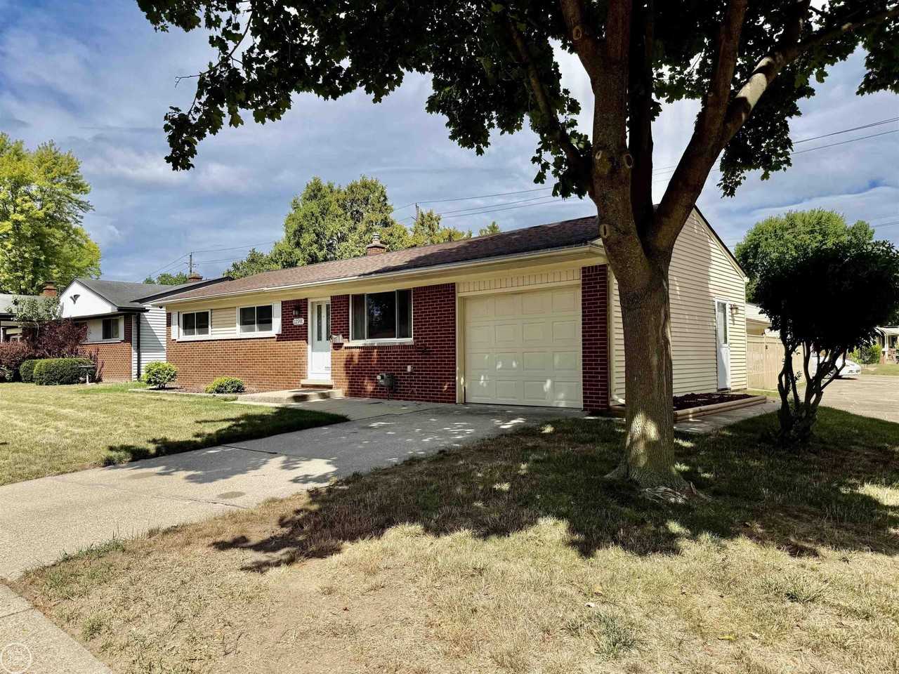 12591 Bender Dr - Photo 3 of 35