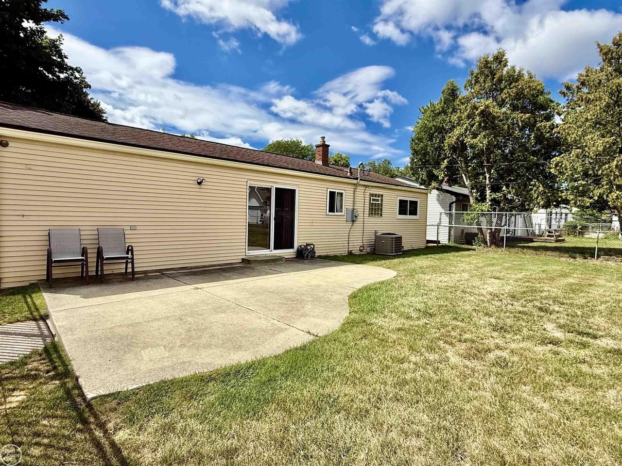 12591 Bender Dr - Photo 6 of 35