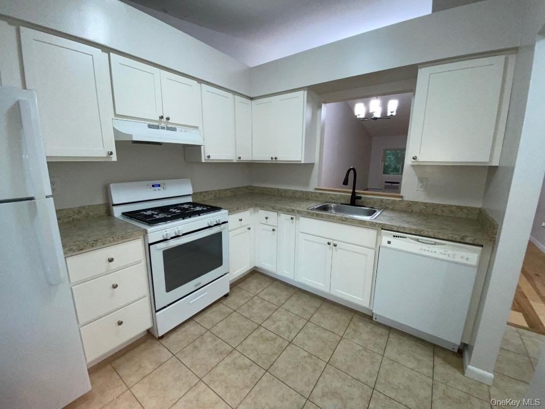 85 N Middletown Rd #D2 - Photo 3 of 20