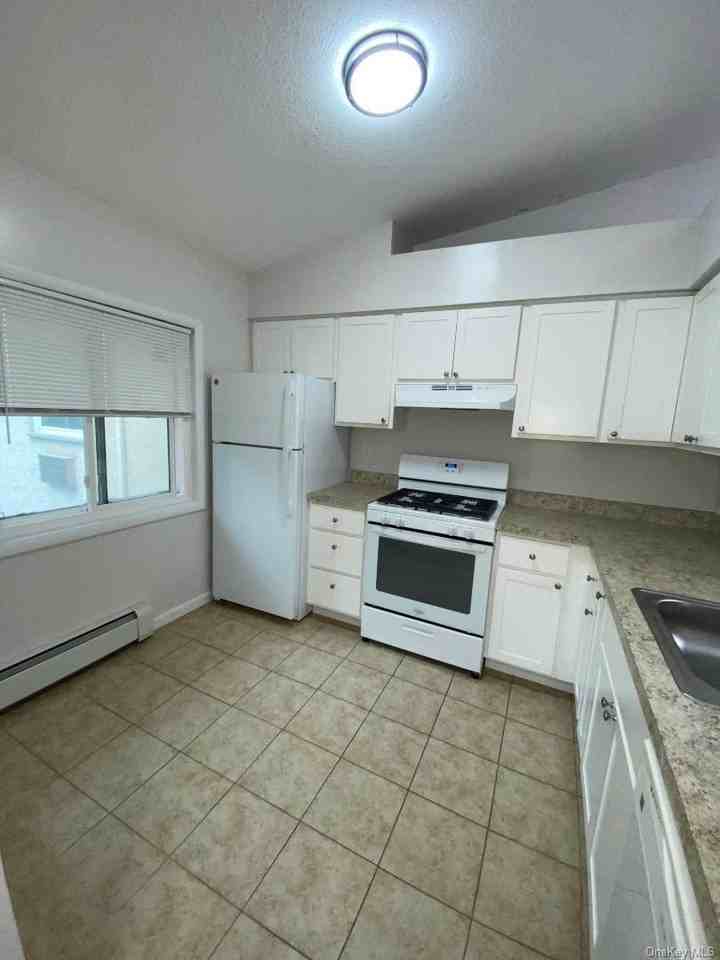 85 N Middletown Rd #D2 - Photo 4 of 20