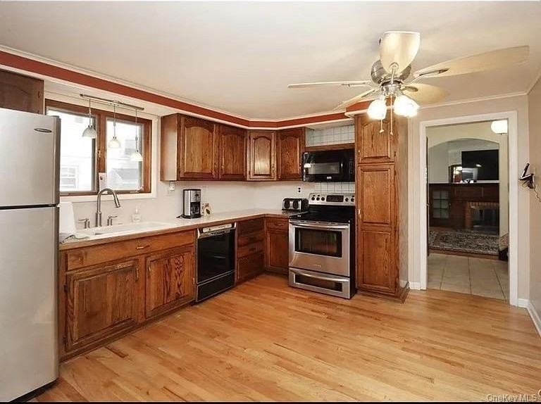 601 Wadsworth St - Photo 7 of 11