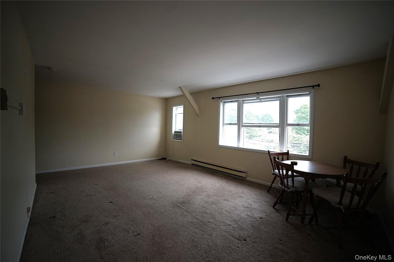 26 Railroad Ave - Photo 3 of 10