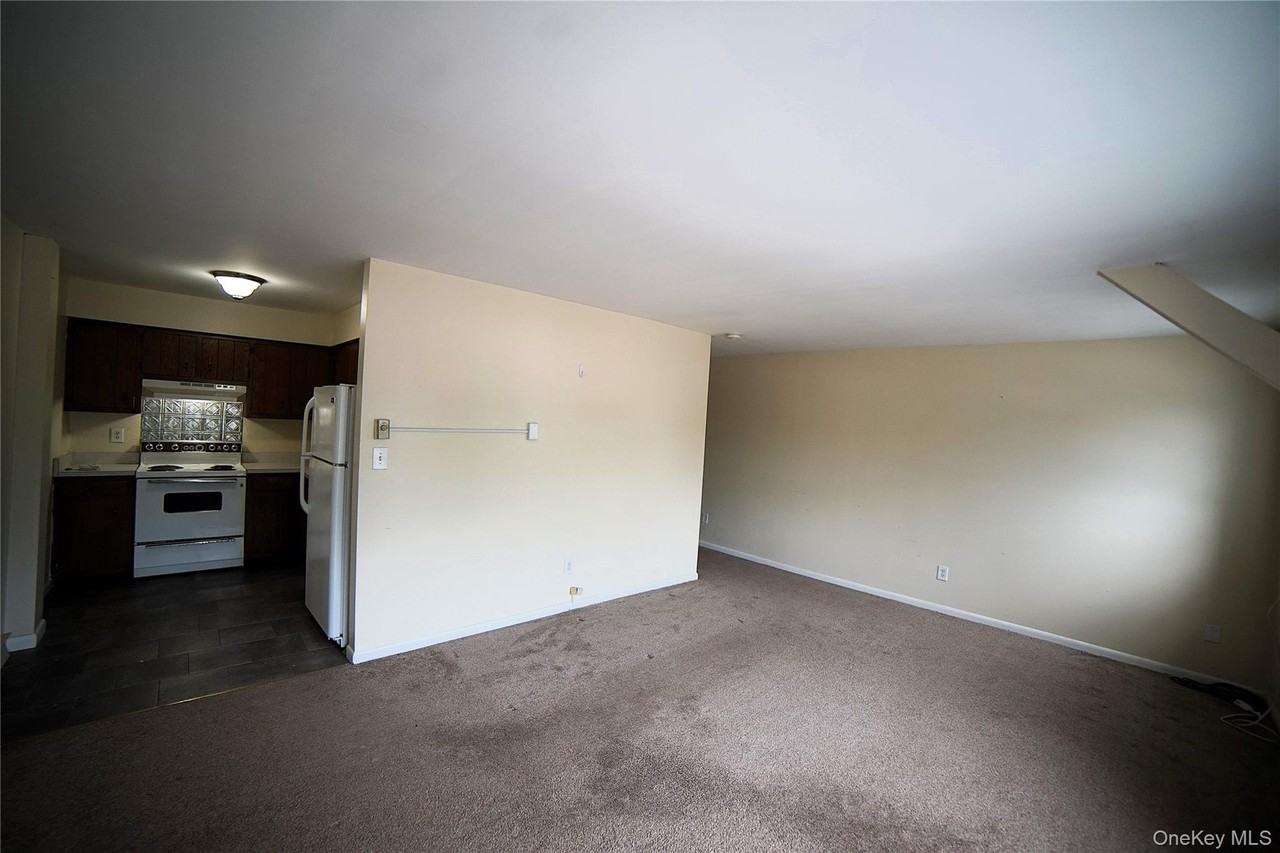 26 Railroad Ave - Photo 4 of 10