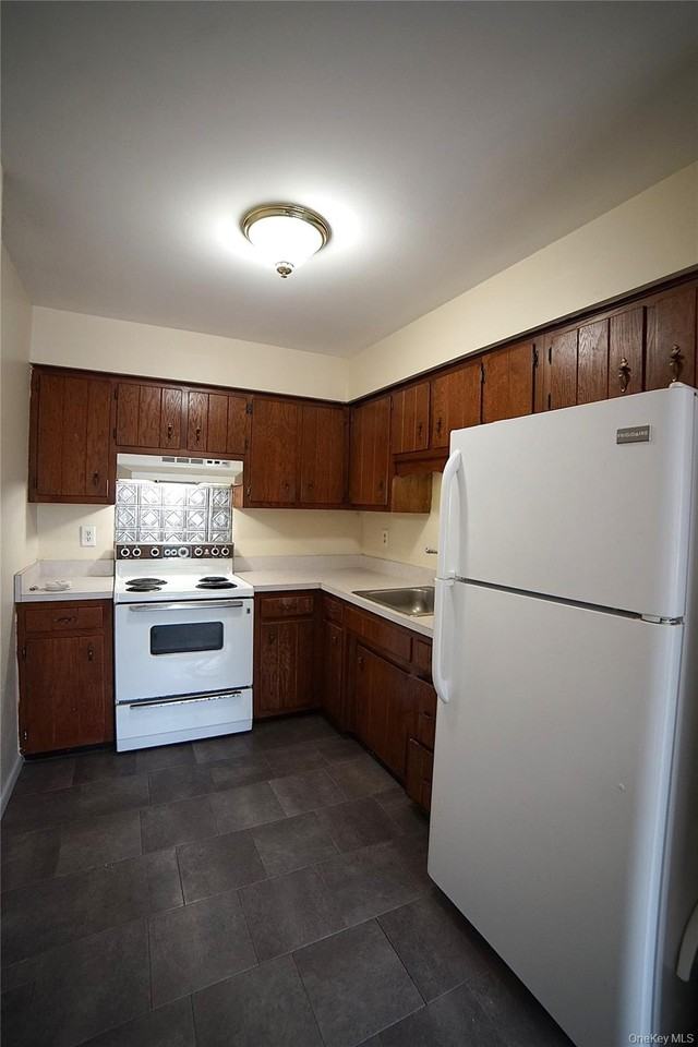 26 Railroad Ave - Photo 5 of 10
