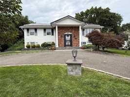 featured image of 6 Candy Ln