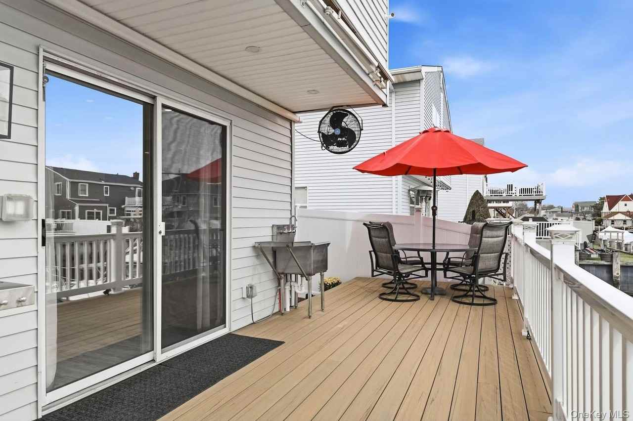 251 Arthur St - Photo 3 of 26