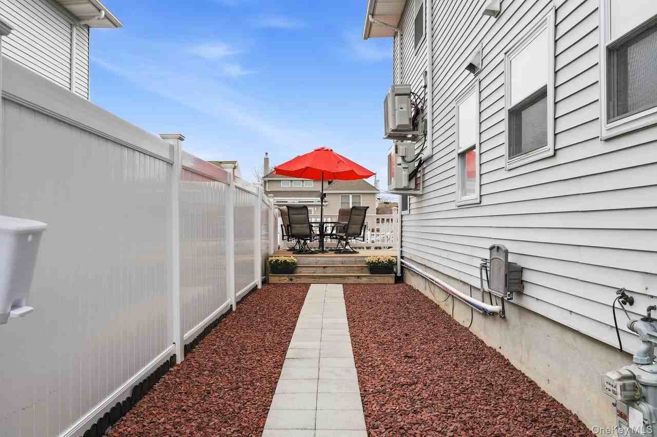 251 Arthur St - Photo 4 of 26
