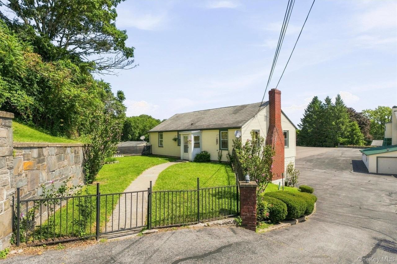 36 Old Indian Rd #2 - Photo 2 of 19