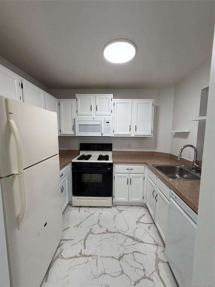 20 Lexington Hl #4 - Photo 5 of 10