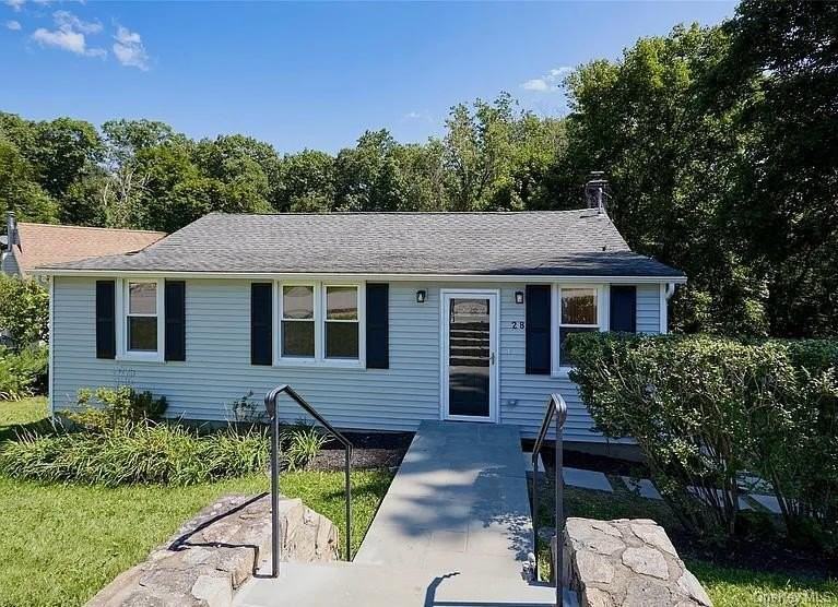 27 Brewster Dr - Photo 3 of 34