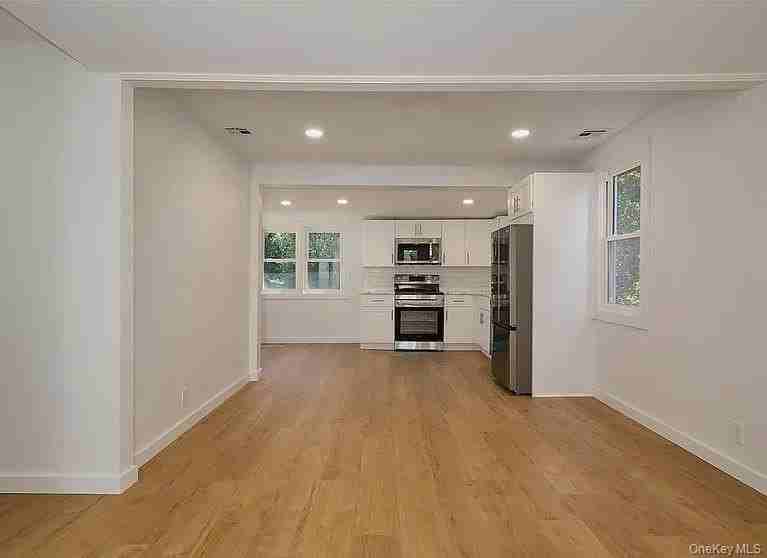 27 Brewster Dr - Photo 5 of 34