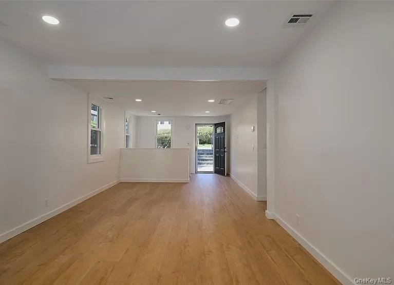 27 Brewster Dr - Photo 6 of 34