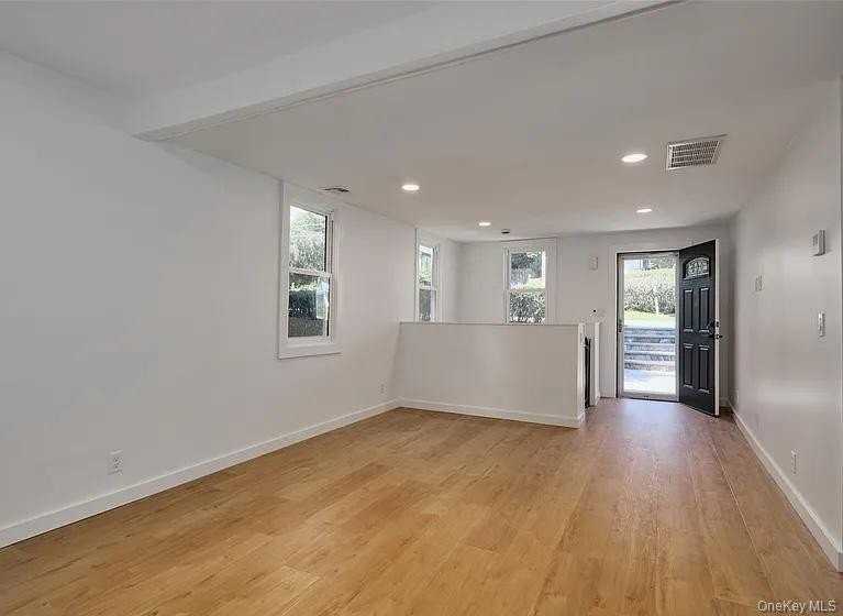 27 Brewster Dr - Photo 7 of 34