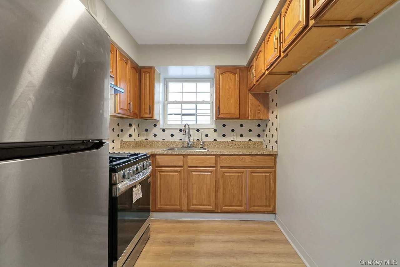 1051 Cauldwell Ave #3 - Photo 5 of 15