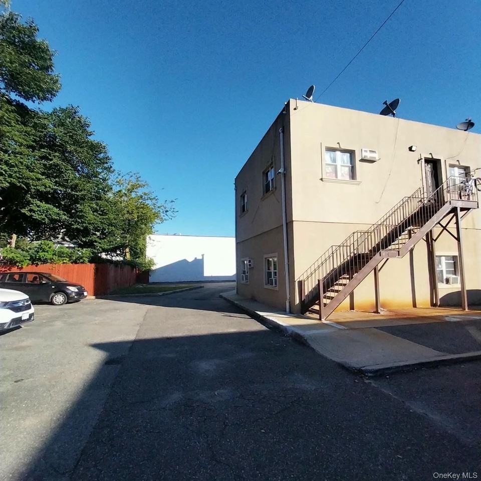 884 Nassau Rd #B - Photo 3 of 15