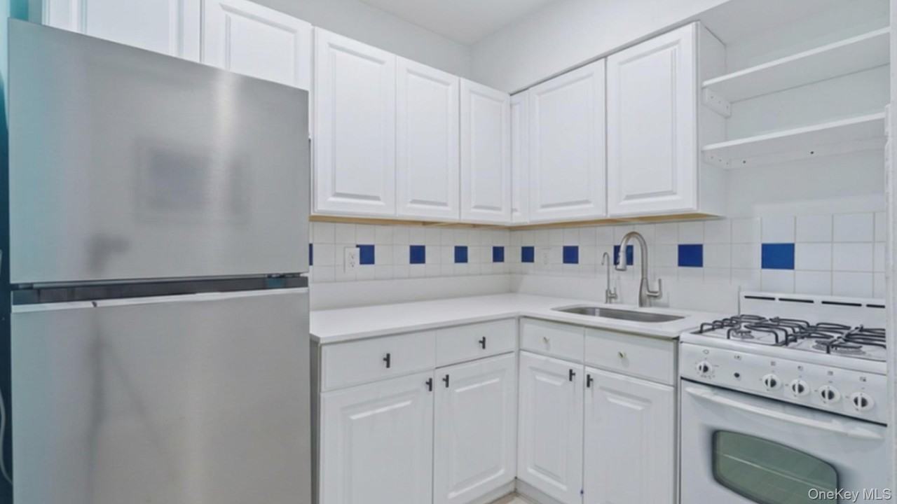 649 2nd Ave #2H - Photo 4 of 12