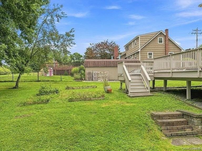 4 Fleetwood Dr - Photo 2 of 13