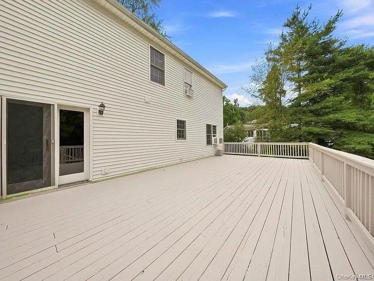 4 Fleetwood Dr - Photo 3 of 13