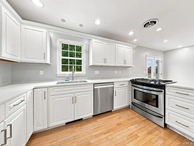 4 Fleetwood Dr - Photo 5 of 13