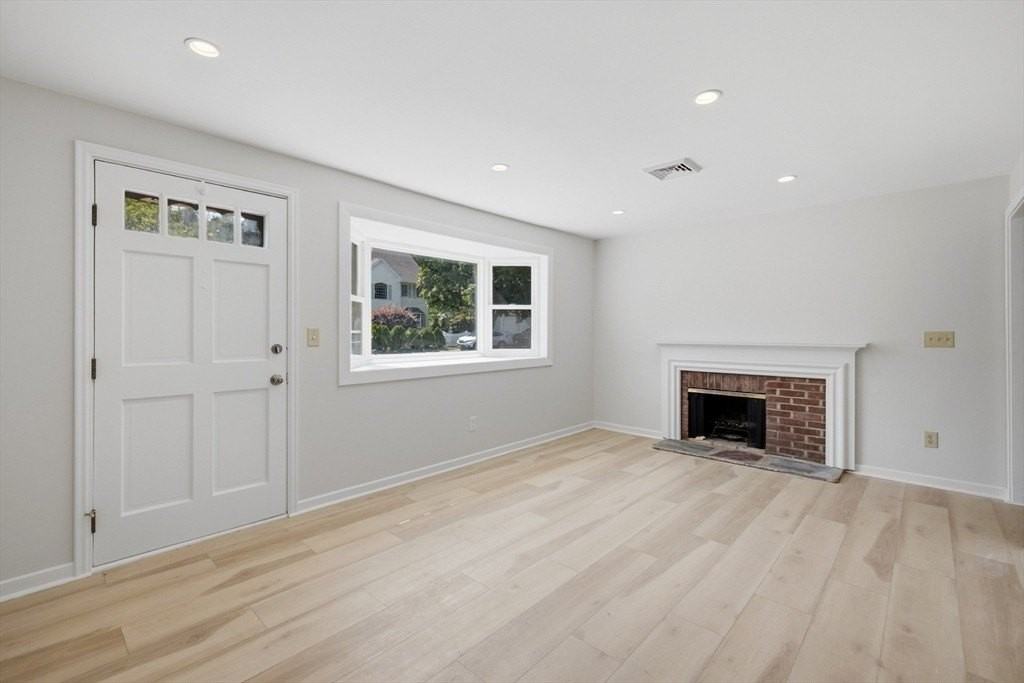 154 Maple St - Photo 3 of 25