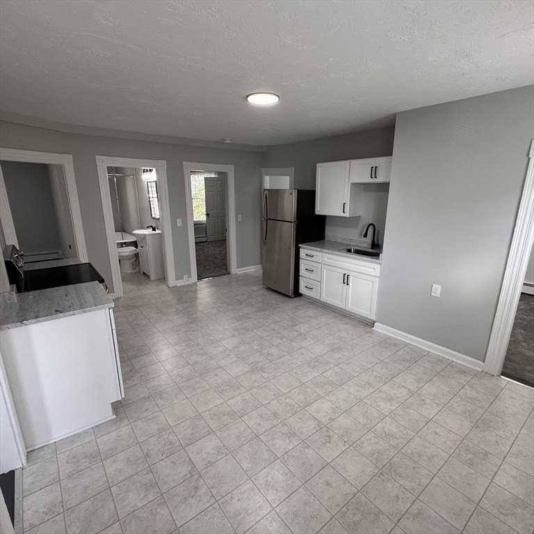 77 Oak St #2 - Photo 3 of 16