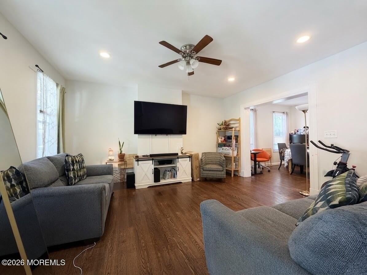 1047 Jaques Ave - Photo 3 of 16