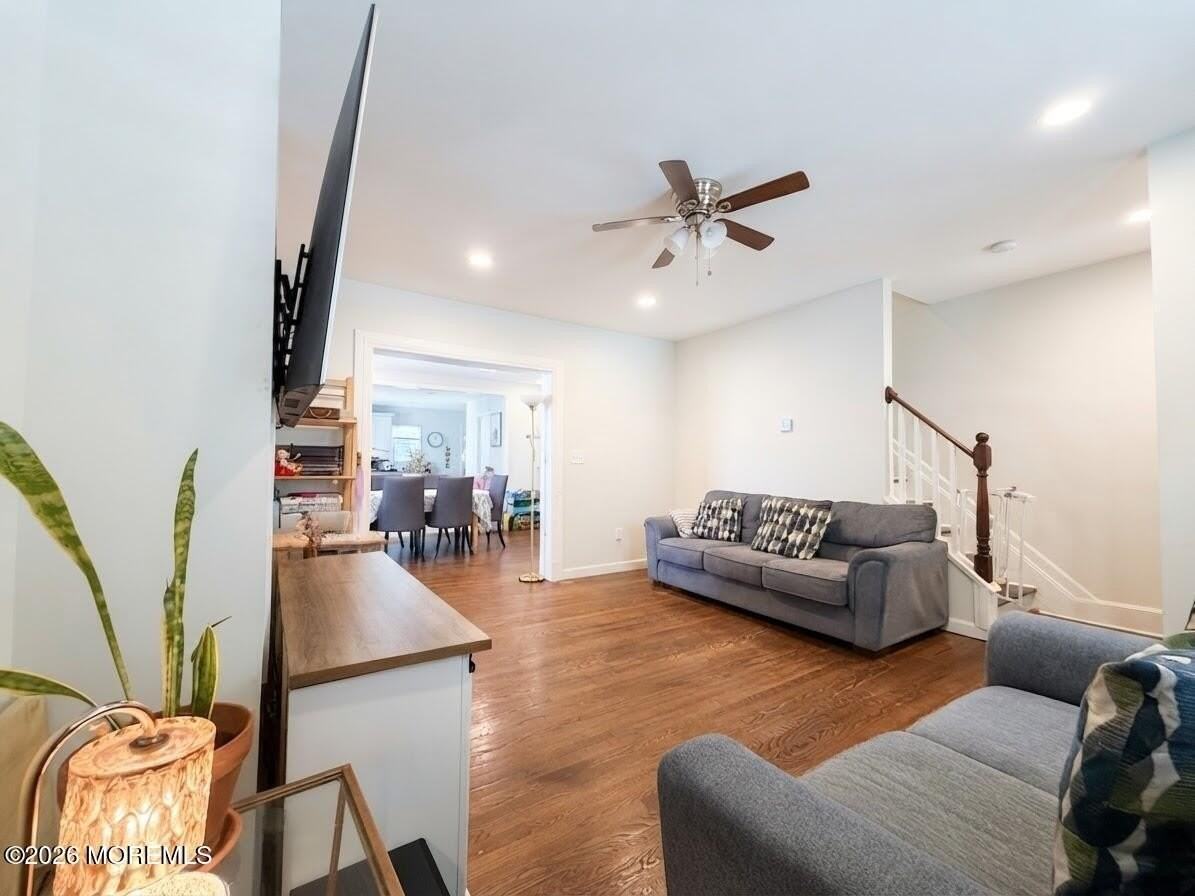 1047 Jaques Ave - Photo 4 of 16